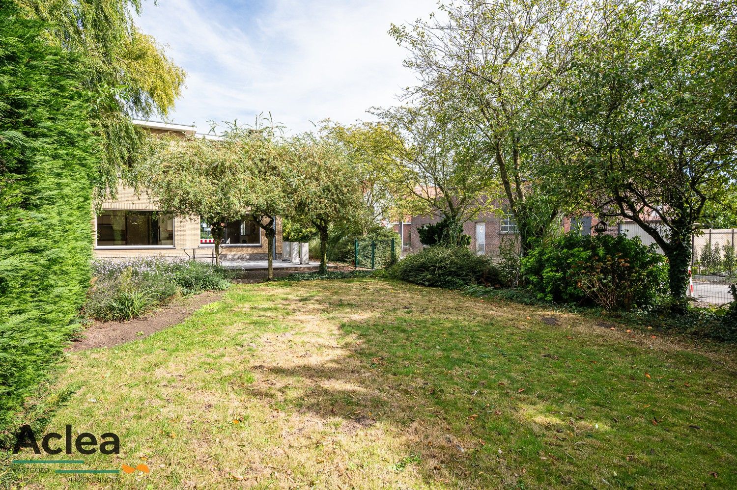 Ruime halfopen bebouwing met 5 slpks op strategische locatie in Zomergem foto 34