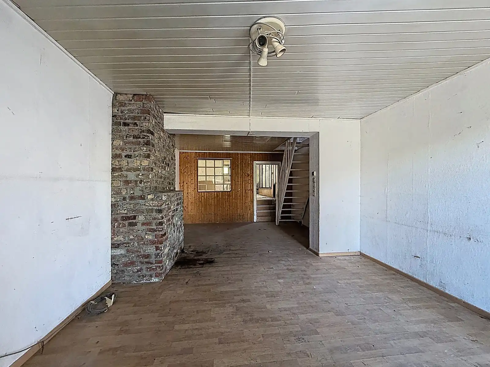 Volledig te renoveren woning met 2 SLPK, op Toplocatie! foto 2