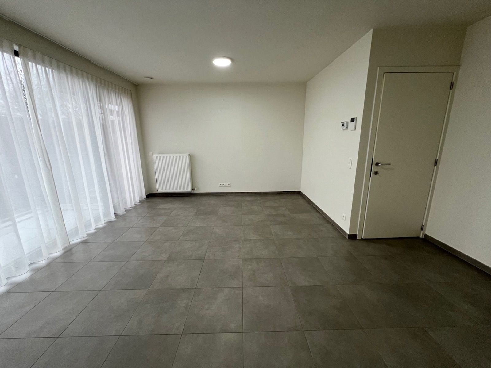 Recent dakapp met 2slpk, terras en parking foto 4