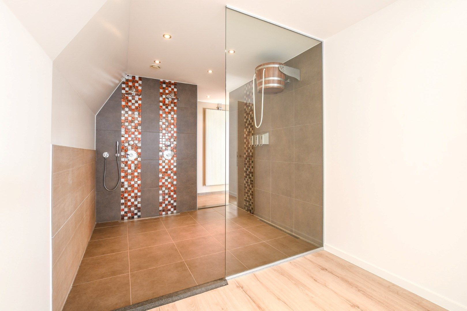 Volledig gerenoveerd dakappartement met 2 terrassen en zicht op de polders te koop in Klemskerke (De Haan) foto 14