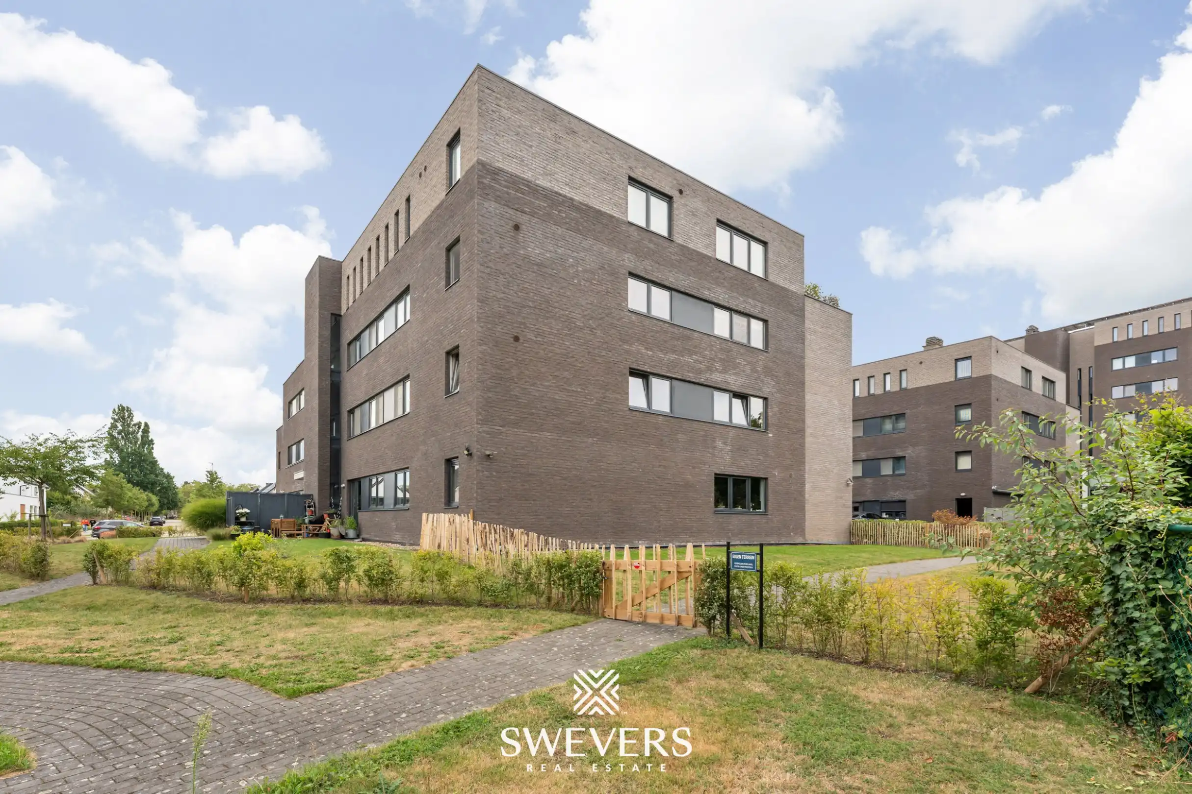 Instapklaar 1-slpk appartement mét terras op TOPlocatie te Hasselt foto 18