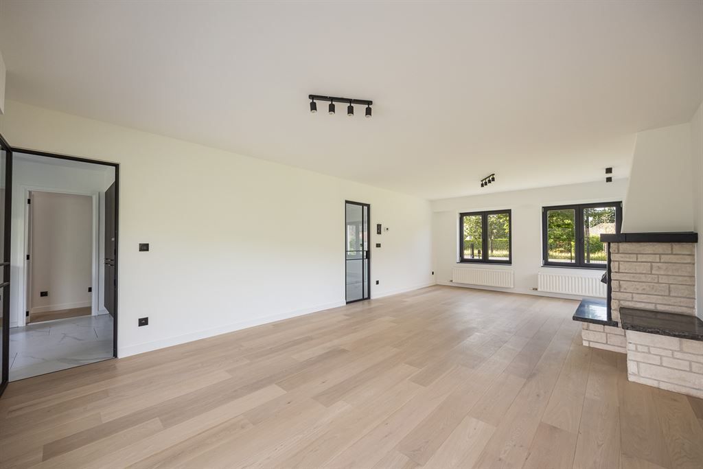Stijlvol gerenoveerde villa met ruime tuin foto 11