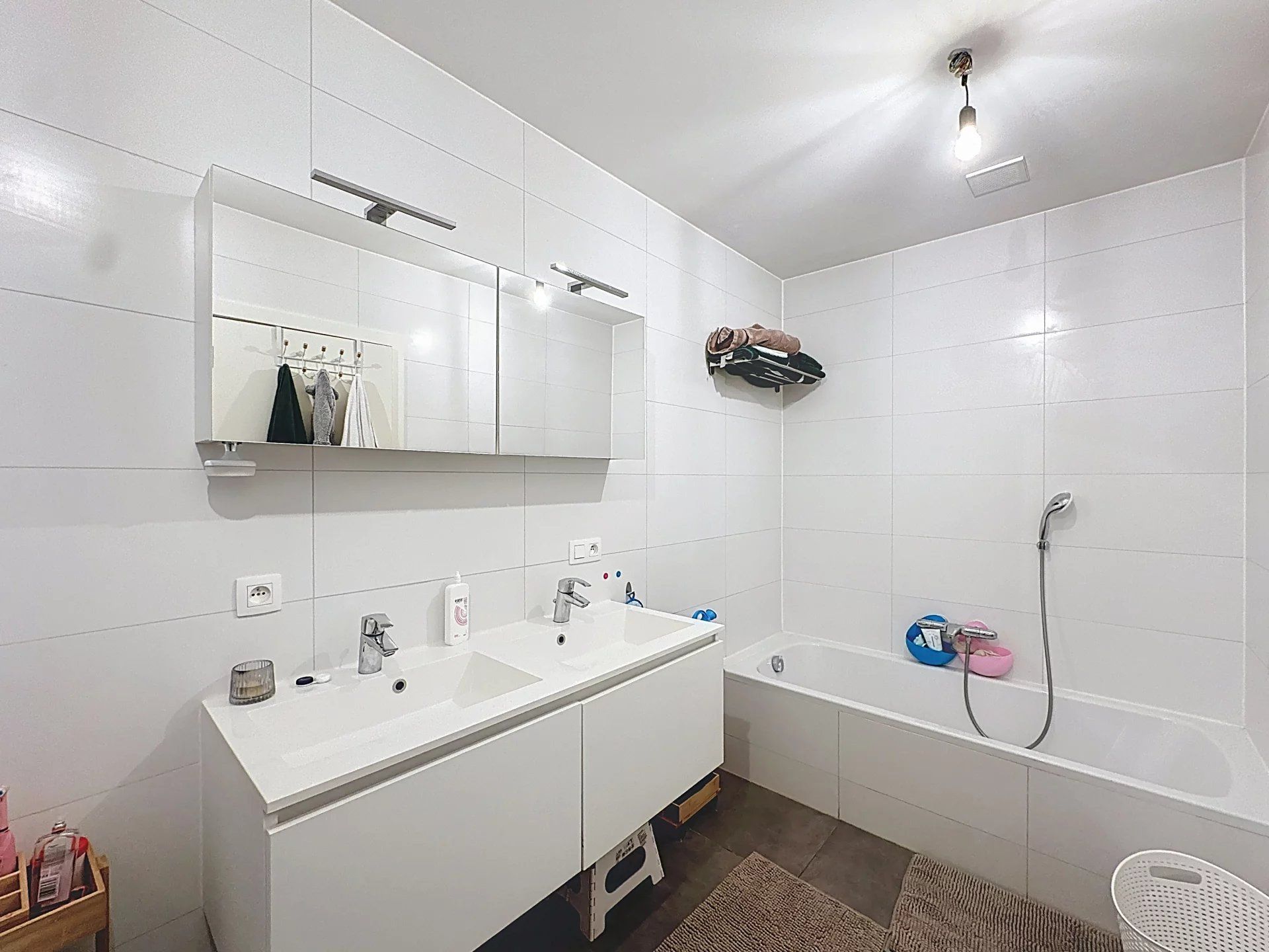 Modern en ruim appartement met 2 slaapkamers, staanplaats, berging en terras foto 9