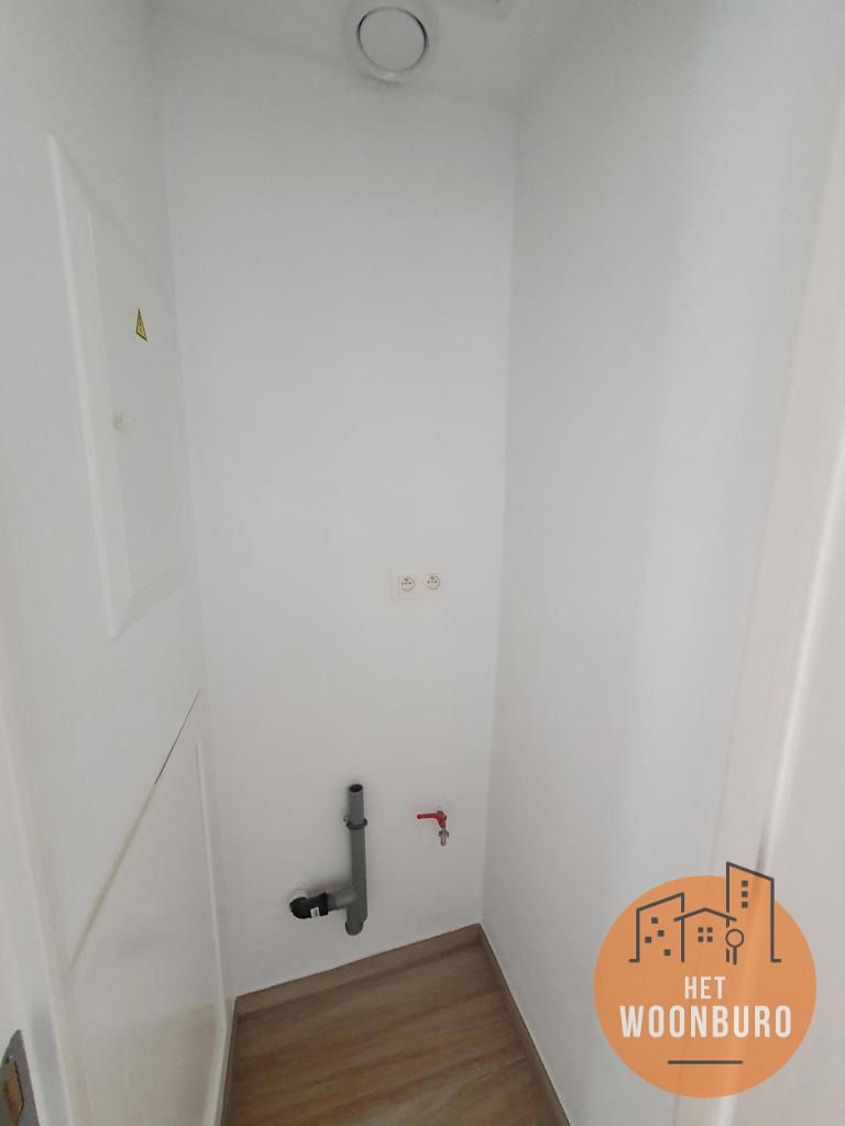 Appartement 4e Verd. achteraan met autostaanplaats foto 8