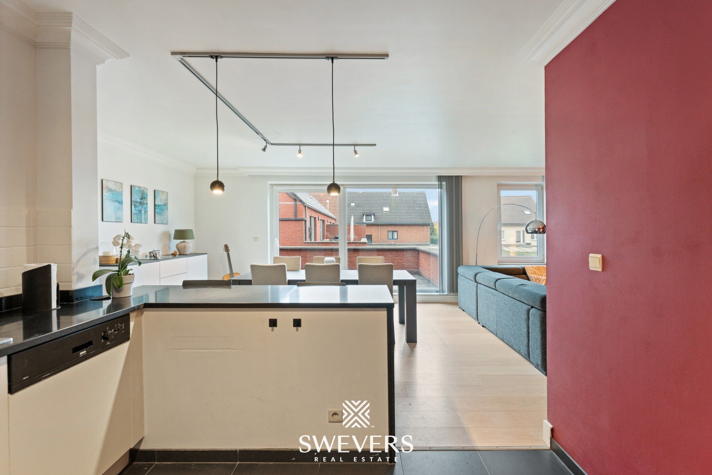 Lichtrijk Appartement met Zuidterras in Hartje Koersel. foto 16