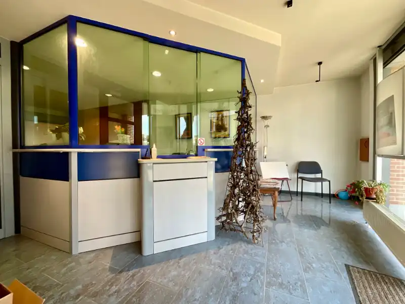 Opbrengsteigendom met handelspand en 2 appartementen met 2 slaapkamers foto 11