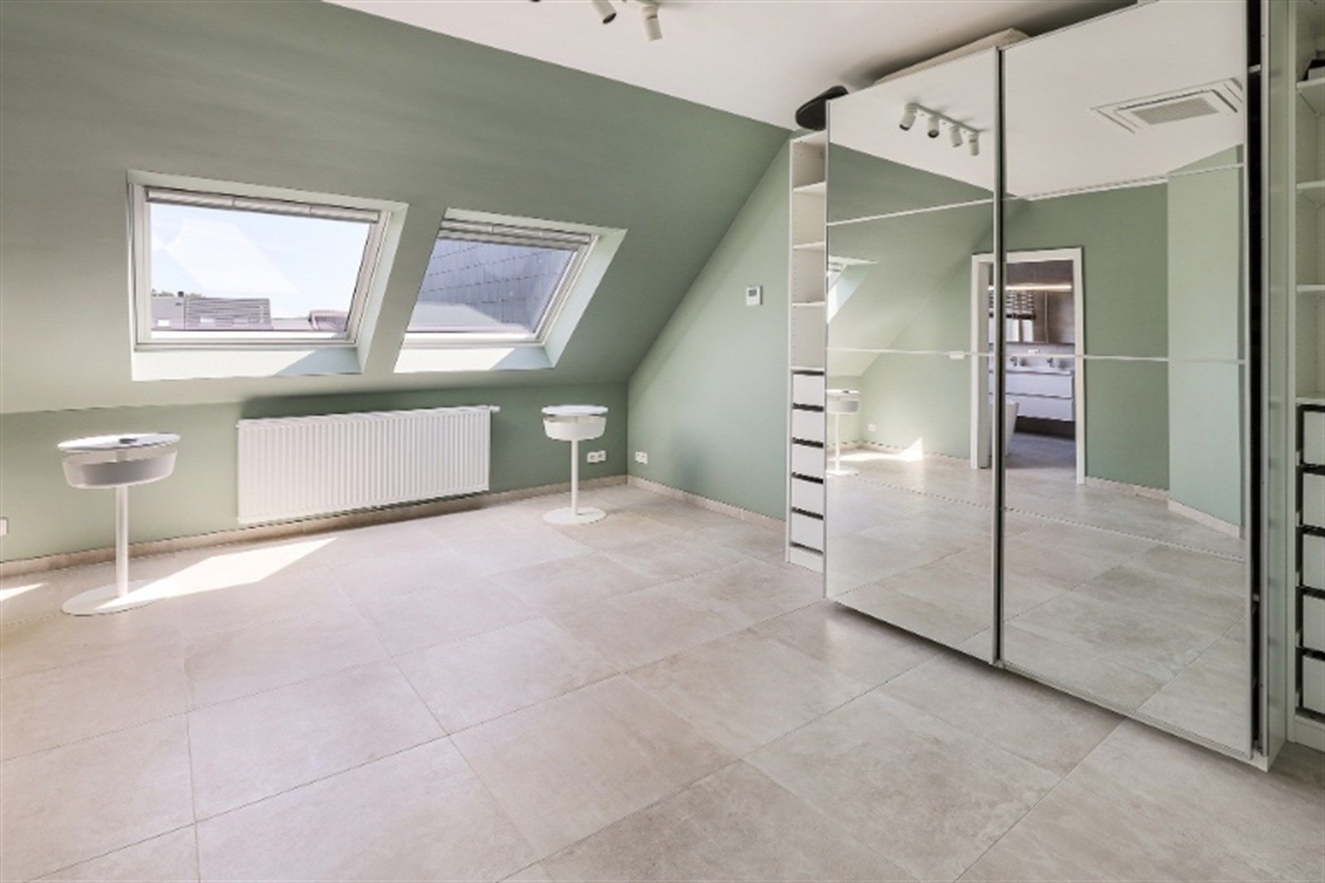 Prachtig recent appartement met 2 slaapkamers in de stadsrand foto 8