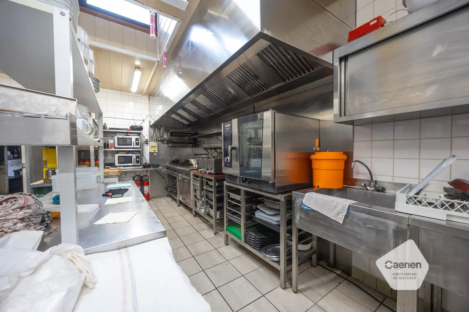 Handelspand met woonst in centrum van Westende foto 12