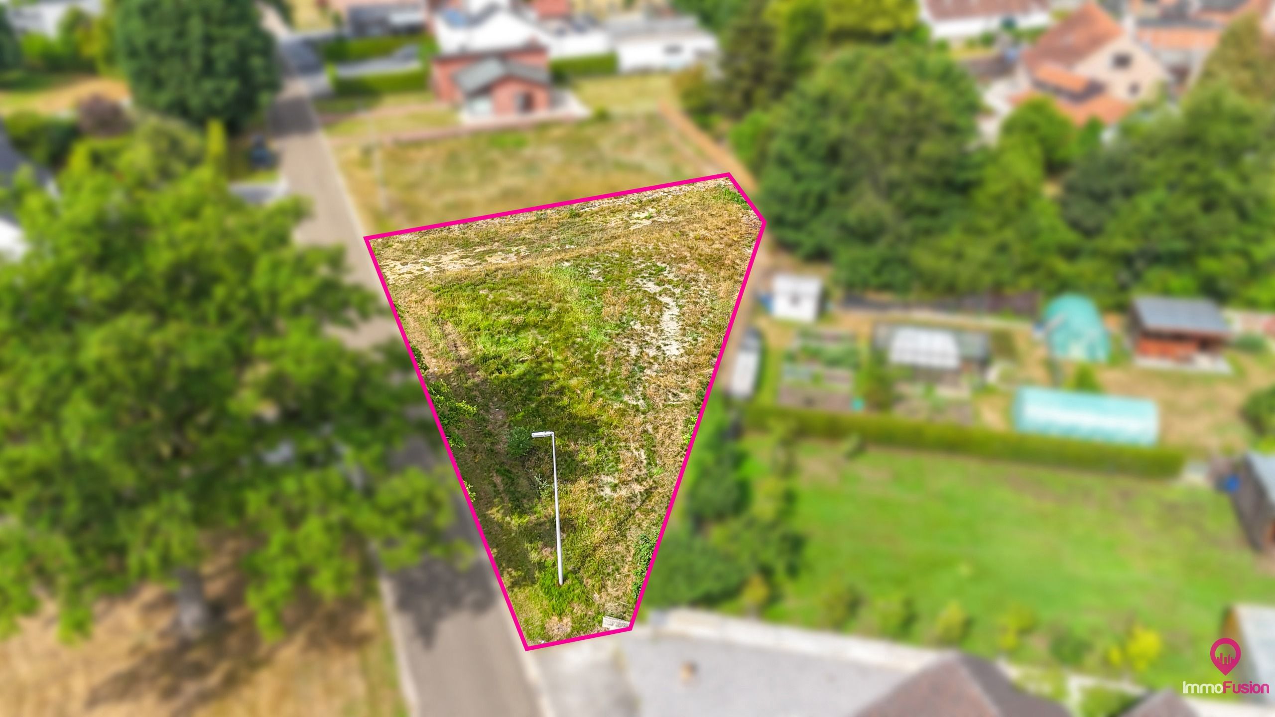 Perceel met uitzonderlijke breedte (40m) in groene omgeving! foto 6