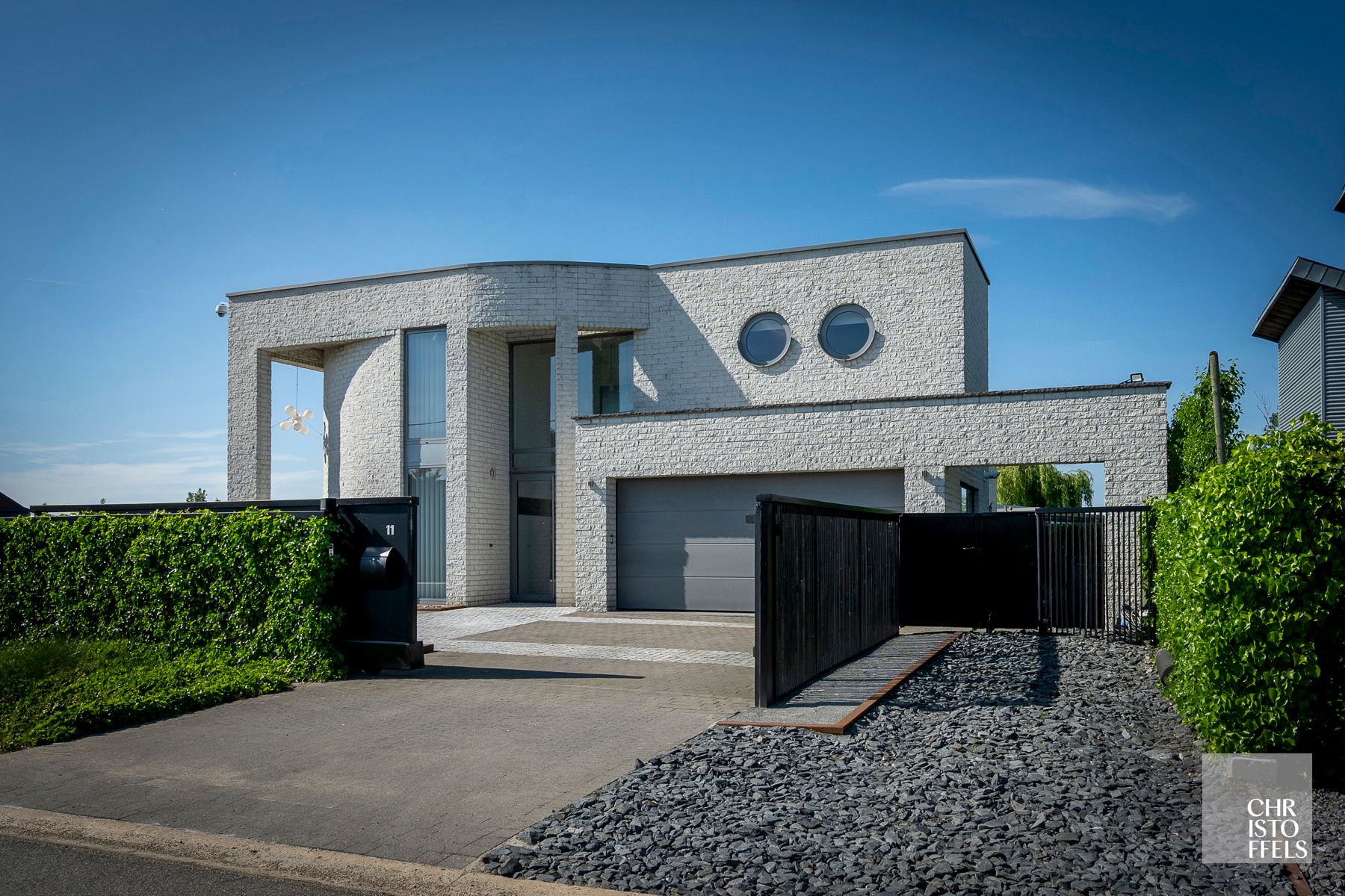 Moderne villa van 320m2 met verwarmd buitenzwembad foto 21