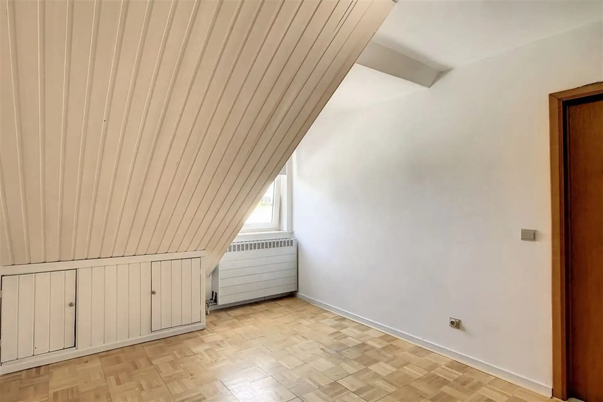 Instapklare half-open bebouwing met 3 slaapkamers en tuin foto 17