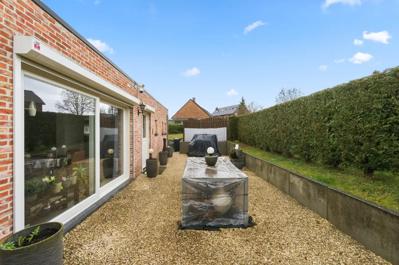 Zeer goed gelegen open bebouwing met 2 zeer ruime slaapkamers, garage en aangelegde tuin met terras foto 24