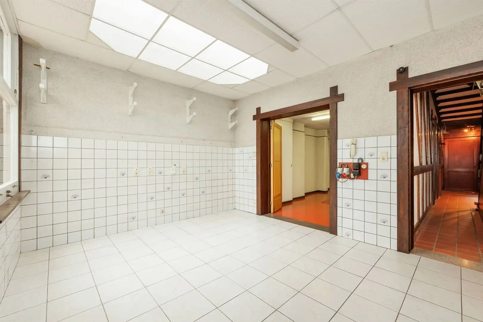 Royale 3-slaapkamerwoning met garage, werkplaats en tuin foto 3