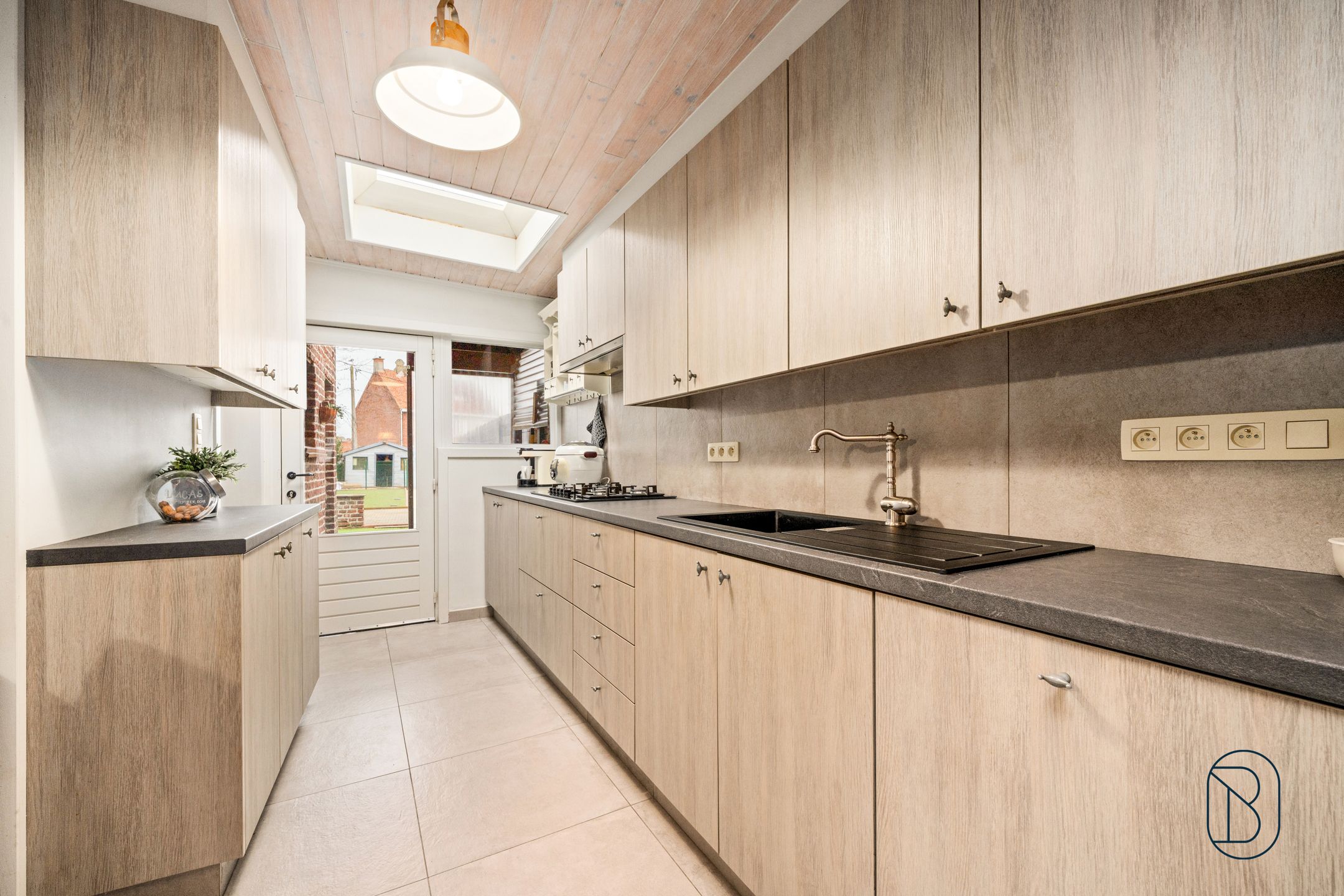 Instapklare woning met 3 slk, tuin, en uitweg met garage foto 8