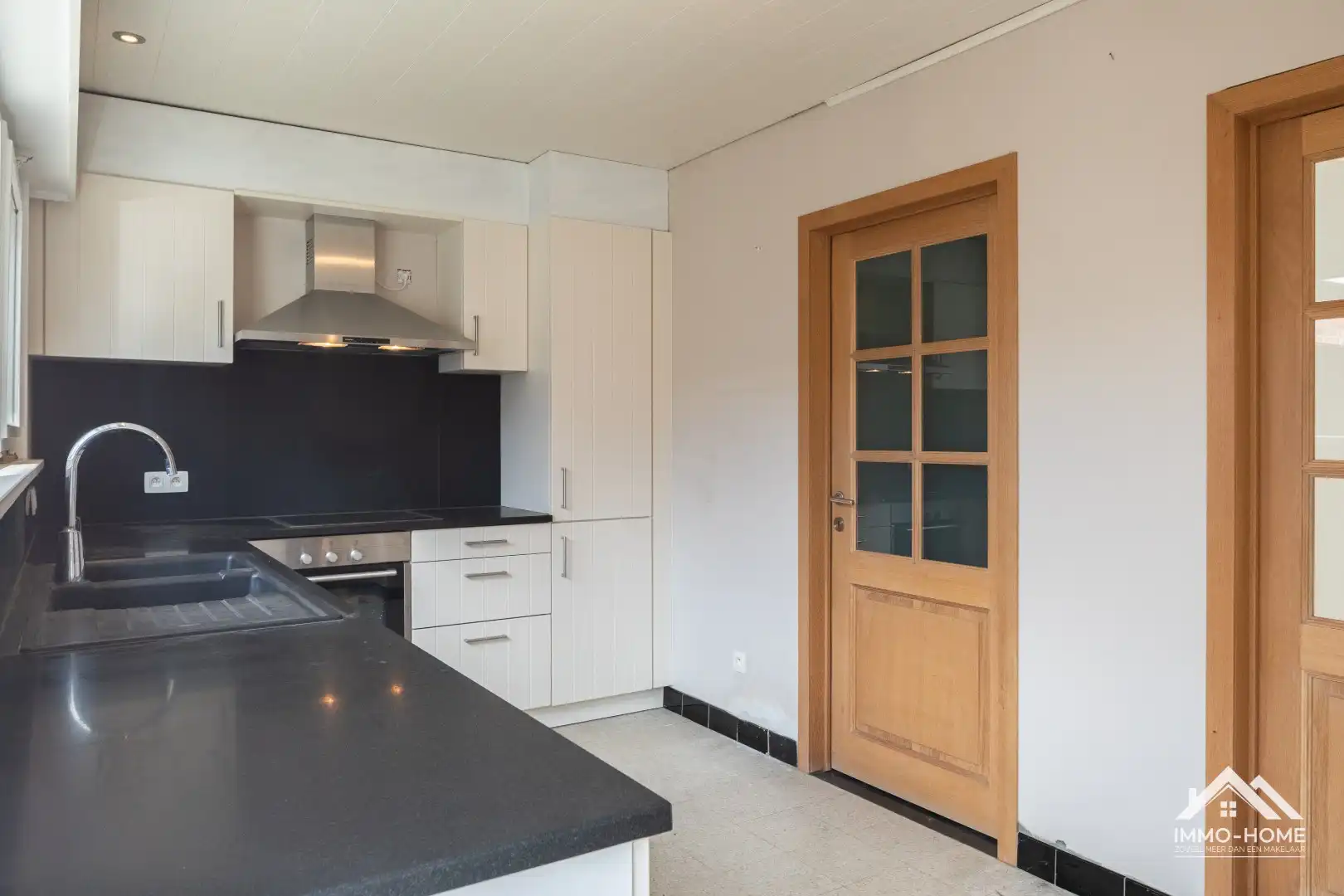Ruime te renoveren hoekwoning met garage!!  foto 7