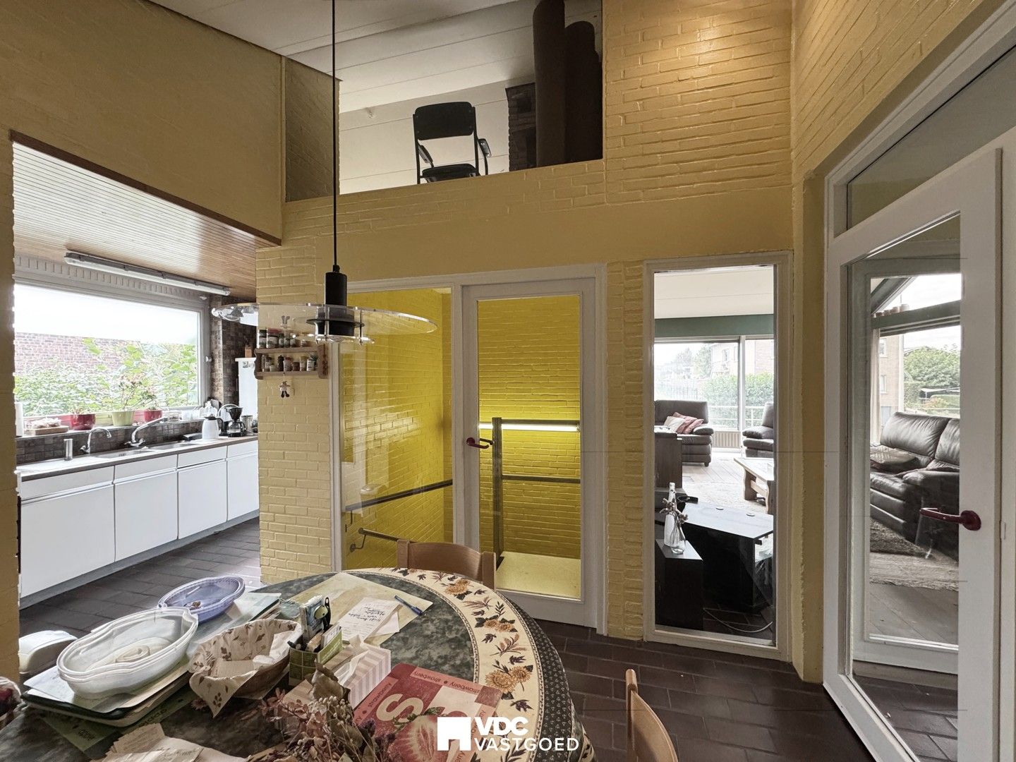 Ruime open bebouwing met prachtige tuin en 4 slaapkamers! foto 10