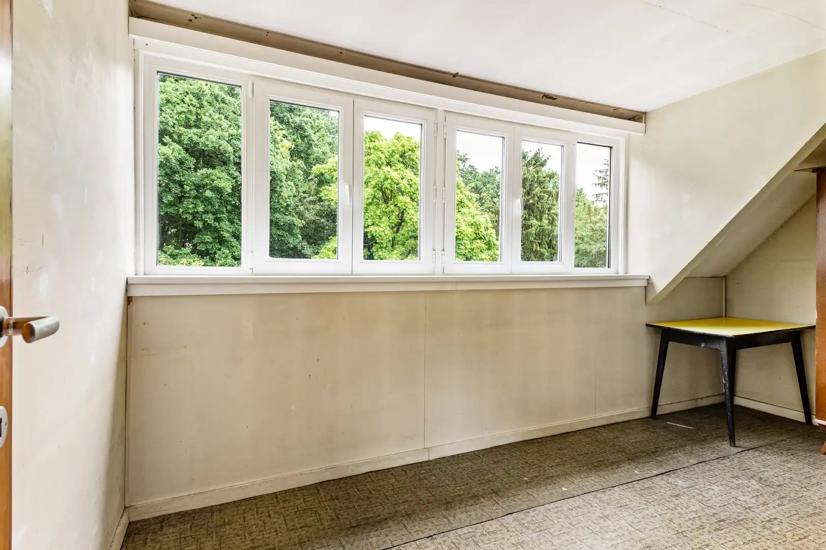 Ruime gezinswoning met 5 slpk en garage foto 14