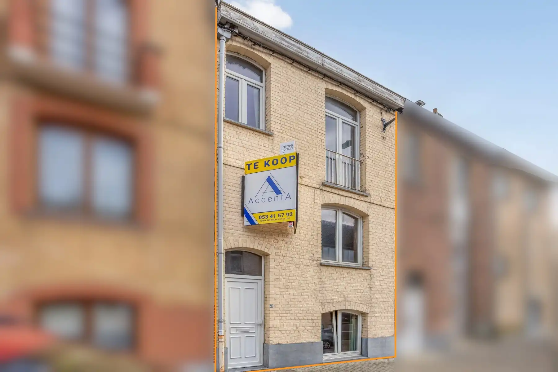 Te renoveren woning met zeer goede ligging! foto {{pictureIndex}}