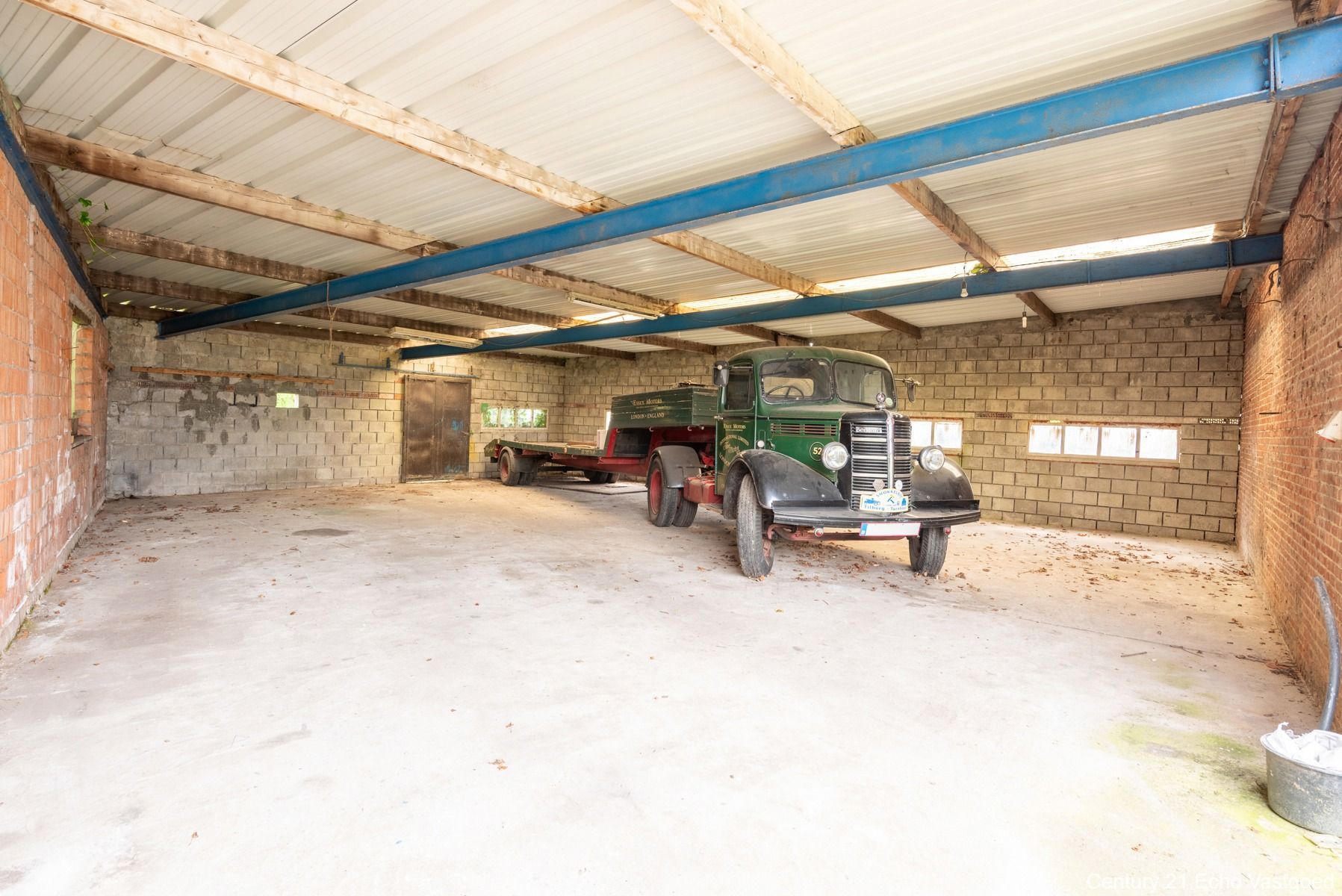 Karakterwoning met hal, garages, parking, tuin op ca 898m² foto 12