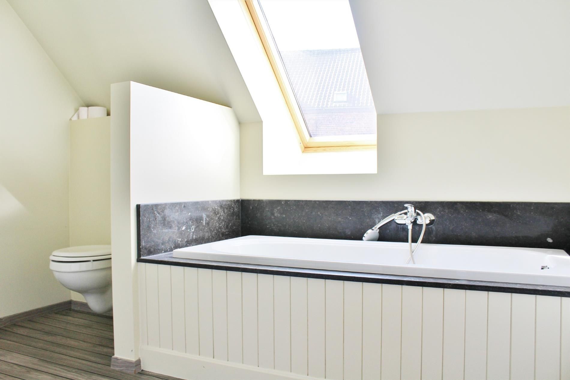 Karaktervolle herenwoning met dubbele garage in het centrum foto 12