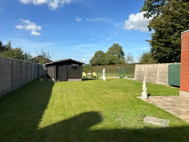 Te moderniseren halfopen woning met 2 slaapkamers (meer mogelijk), grote tuin en garage op een totale grondoppervlakte van 645m². foto 6