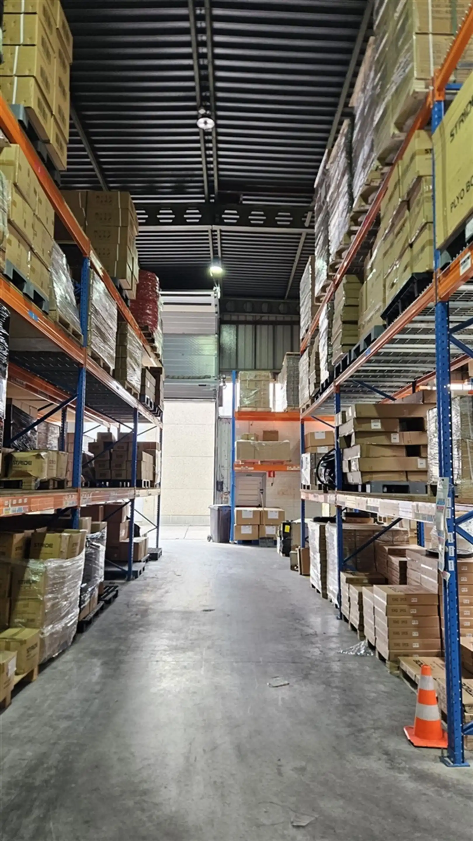 Magazijn met kantoren op toplocatie in Zwijnaarde foto 10