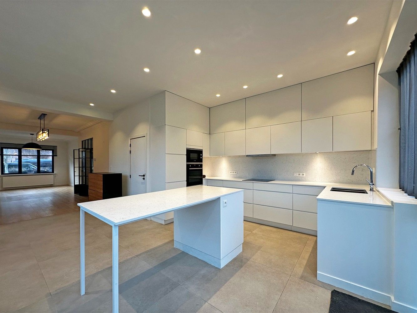 Huis met 3 slaapkamers + dressing en tuin te Wijnegem! foto 4