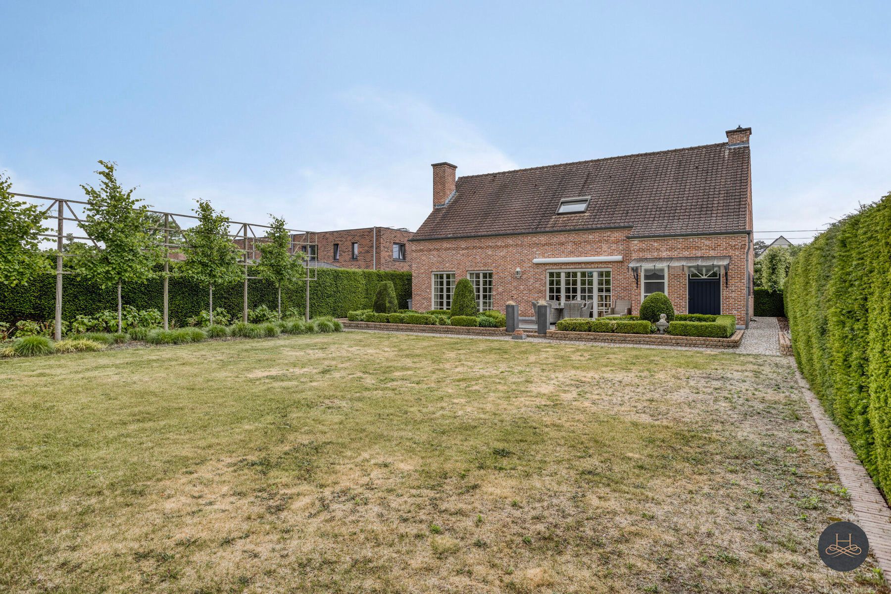 Stijlvolle woning met zorgvuldig aangelegde tuin foto 30