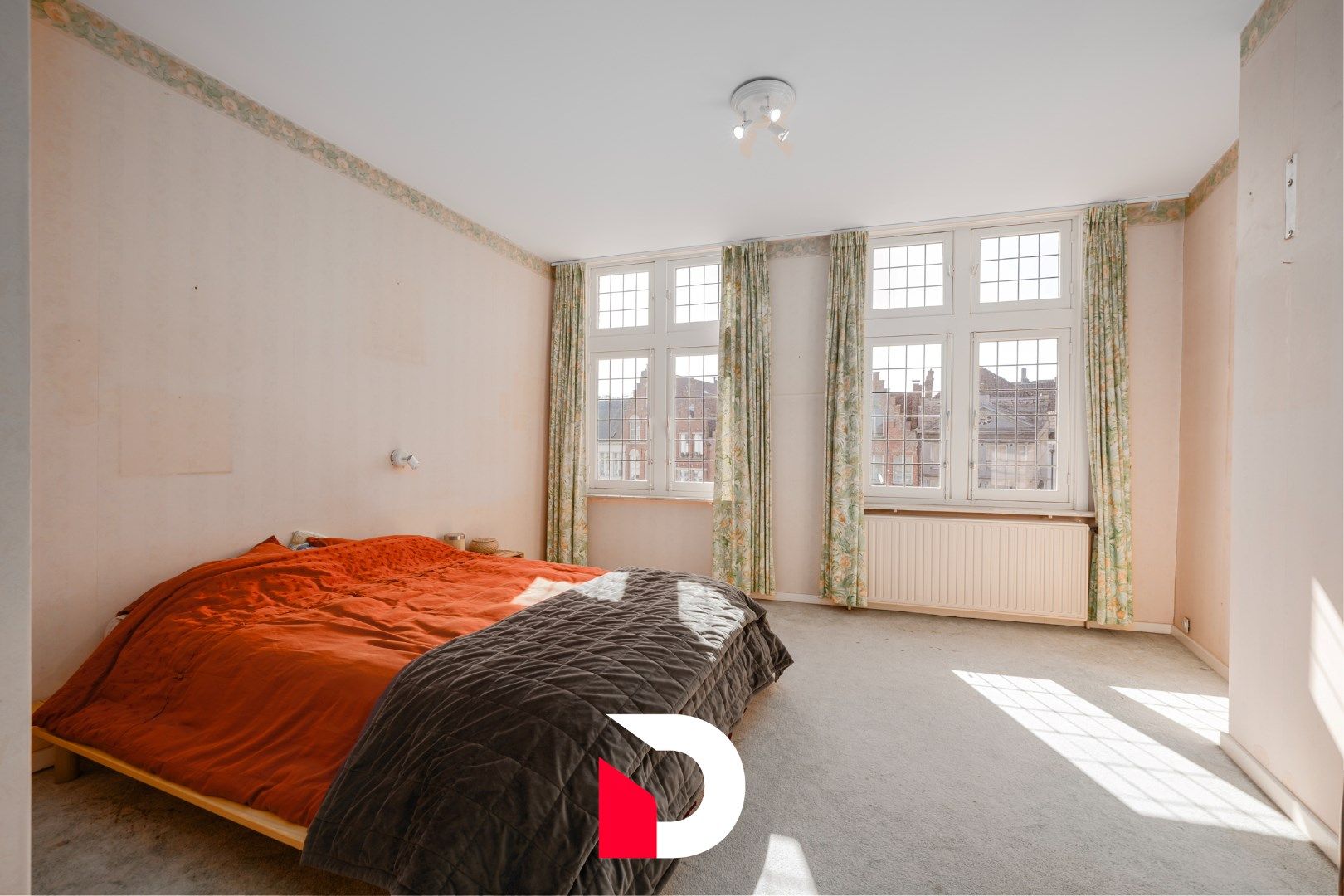 Karaktervolle / historische burgerwoning op het Jan Van Eyckplein te Brugge. foto 14