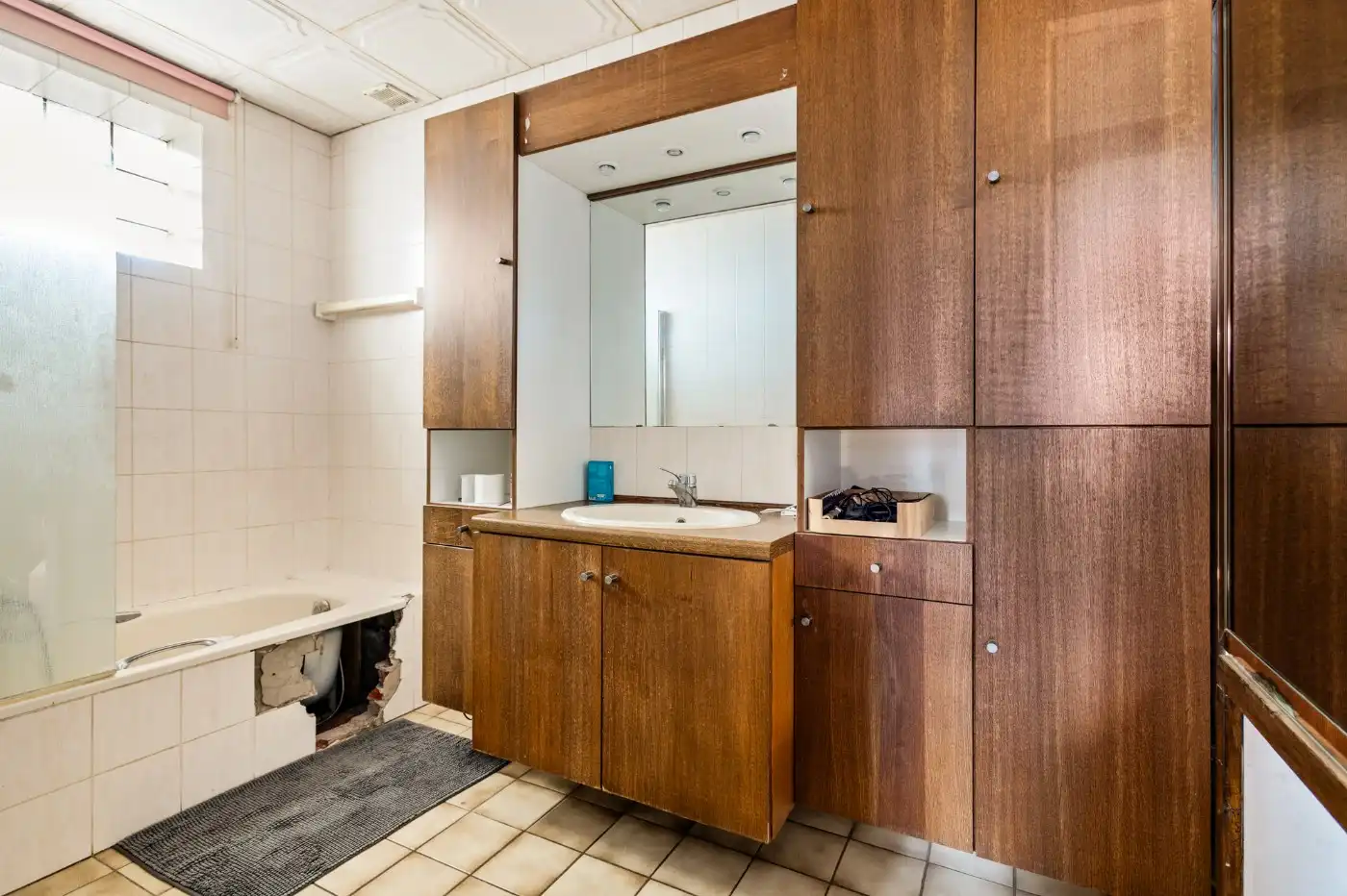 Charmante, te renoveren woning met ruime groene tuin foto 19