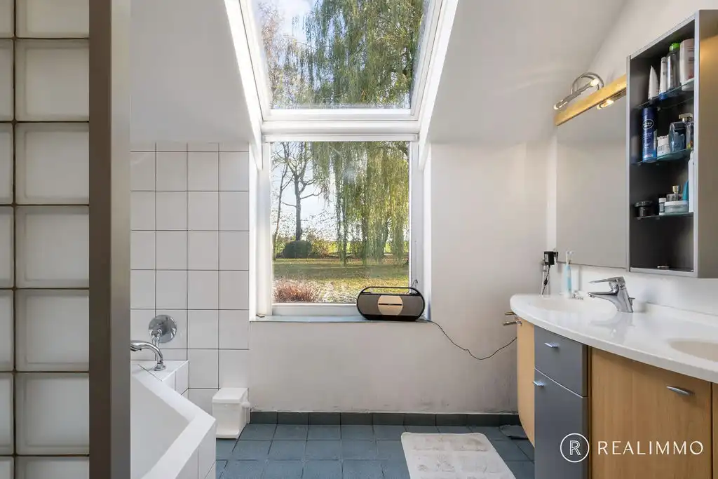 Ruime villa met 4 slaapkamers op ruim perceel met prachtige ligging! foto 14