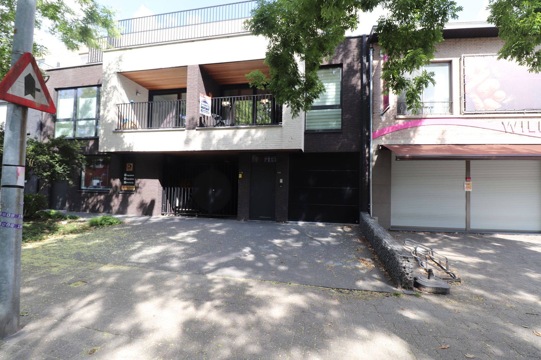 Een mooi afgewerkt appartement op de eerste verdieping rechts - met overdekt terras foto {{pictureIndex}}