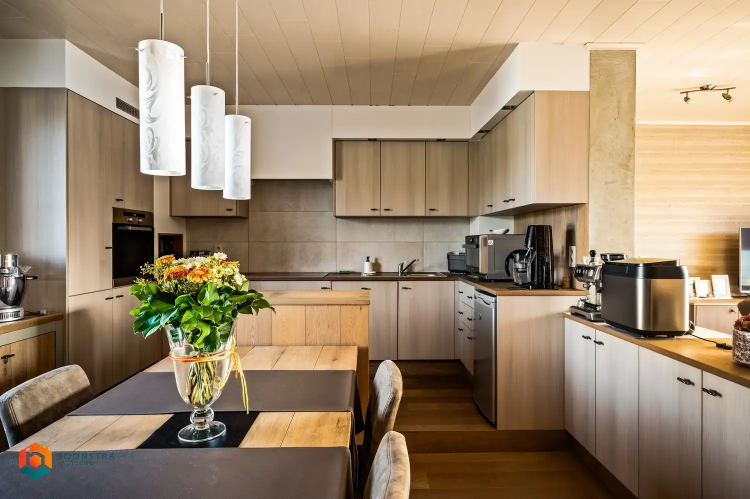 Woning met 2 slpkrs en bijgebouw met veel potentieel foto 4