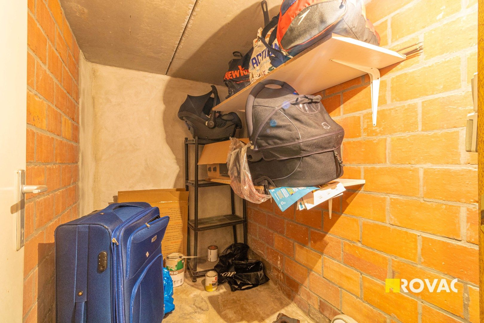 Centraal gelegen instapklaar appartement met garage foto 17