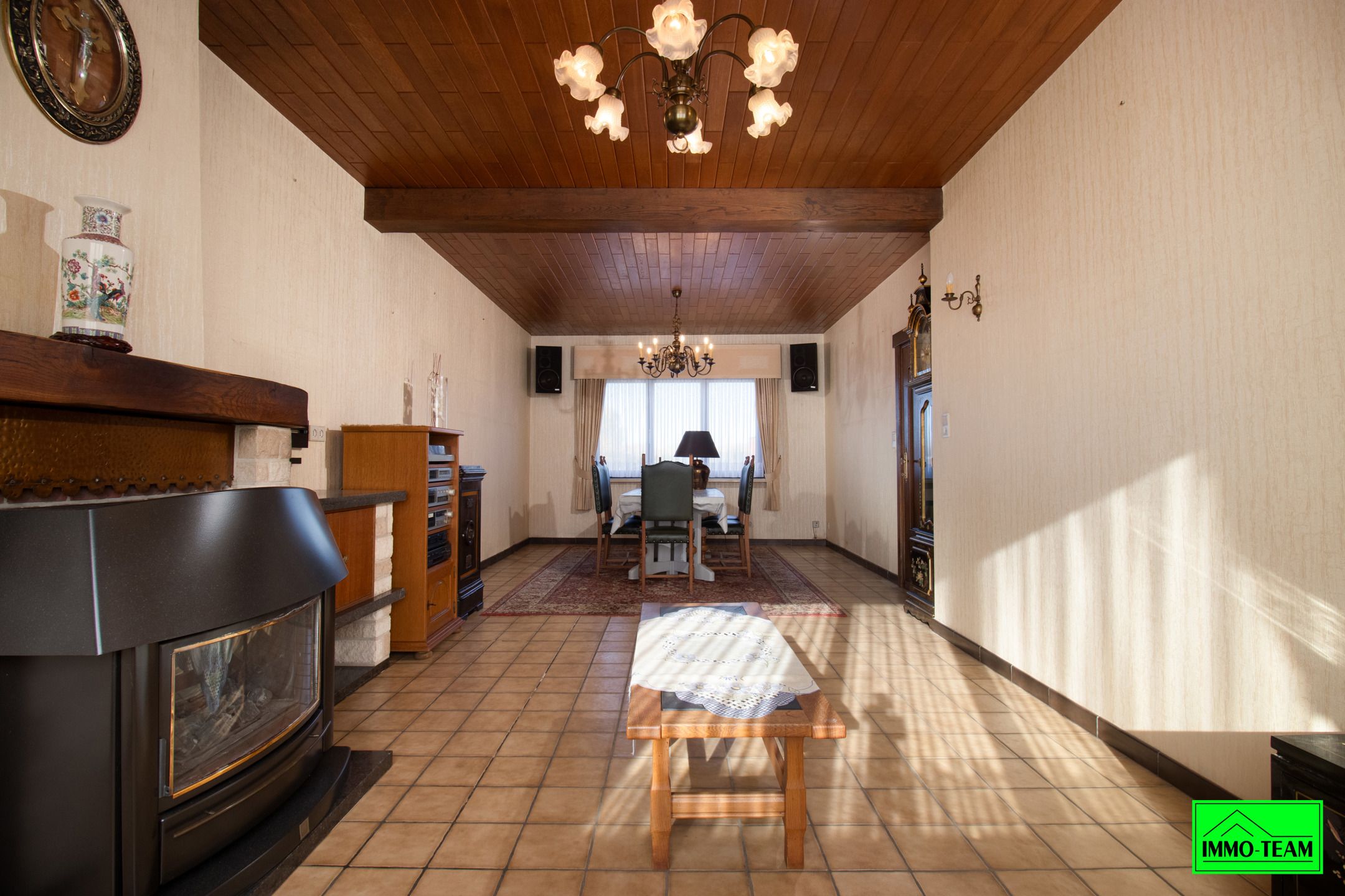 Op te frissen gezinswoning met ruime tuin en garage foto 3