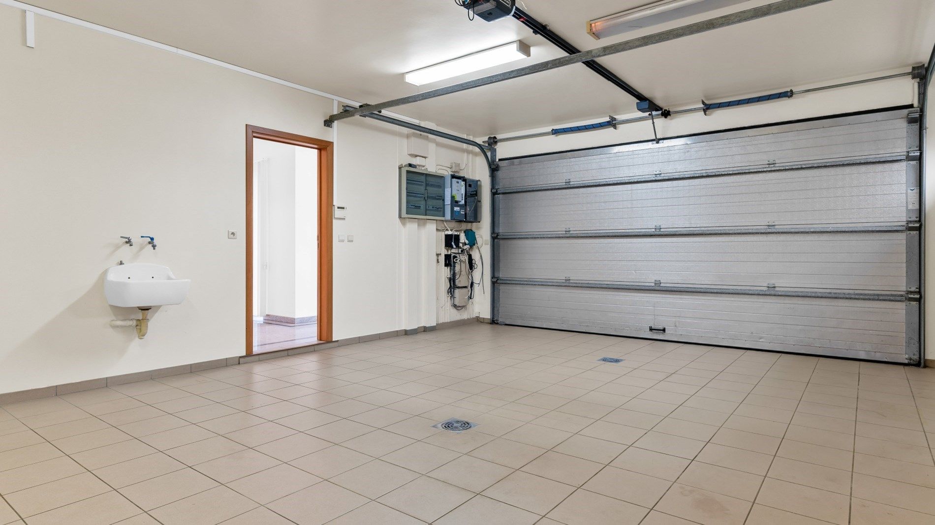 BEKKEVOORT - grote woning met 5 slk + tuin + dubbele garage foto 11