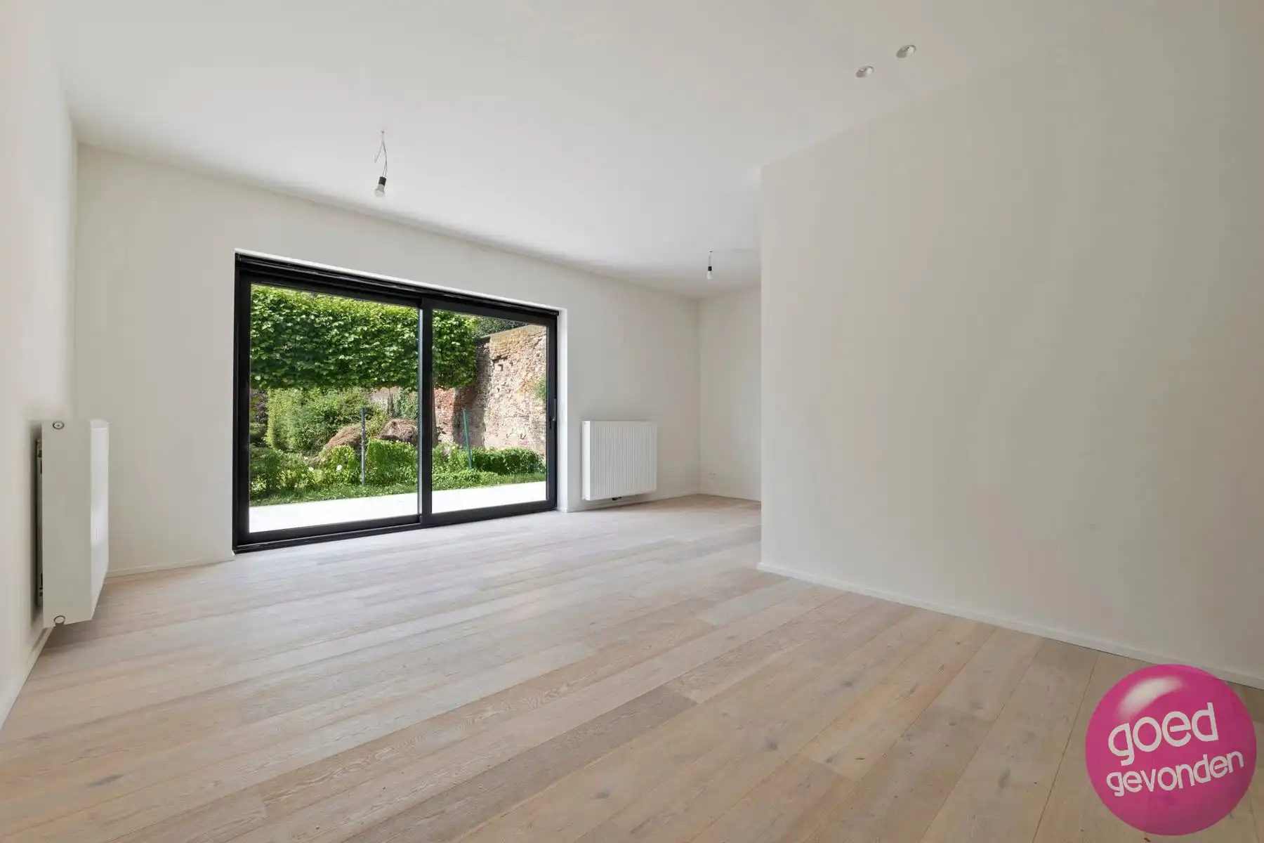 NIEUW APP - 1of2 SLK - TERRAS - KELDER - CENTRUM - GEEN BTW foto 9