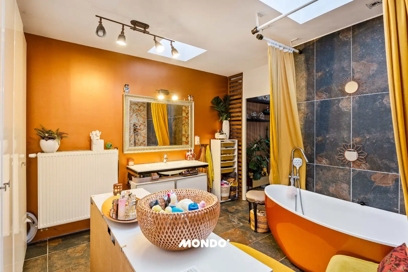 Ruime handelswoning met 2 handelsruimtes, 4 slaapkamers, garage, terras en zonnige tuin. foto 27