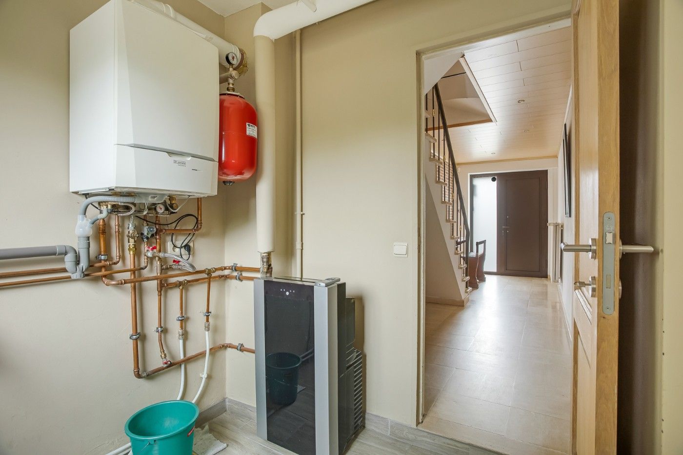 Ruime, instapklare bel-etagewoning met 3 slpk., inpandige garage en tuin foto 16