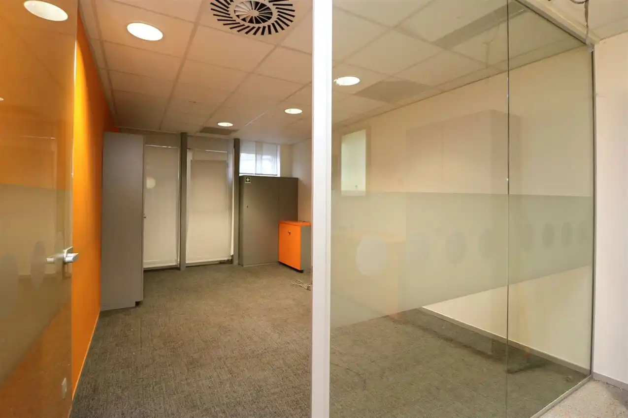 Opbrengsteigendom (handel & 4 app) op toplocatie foto 4