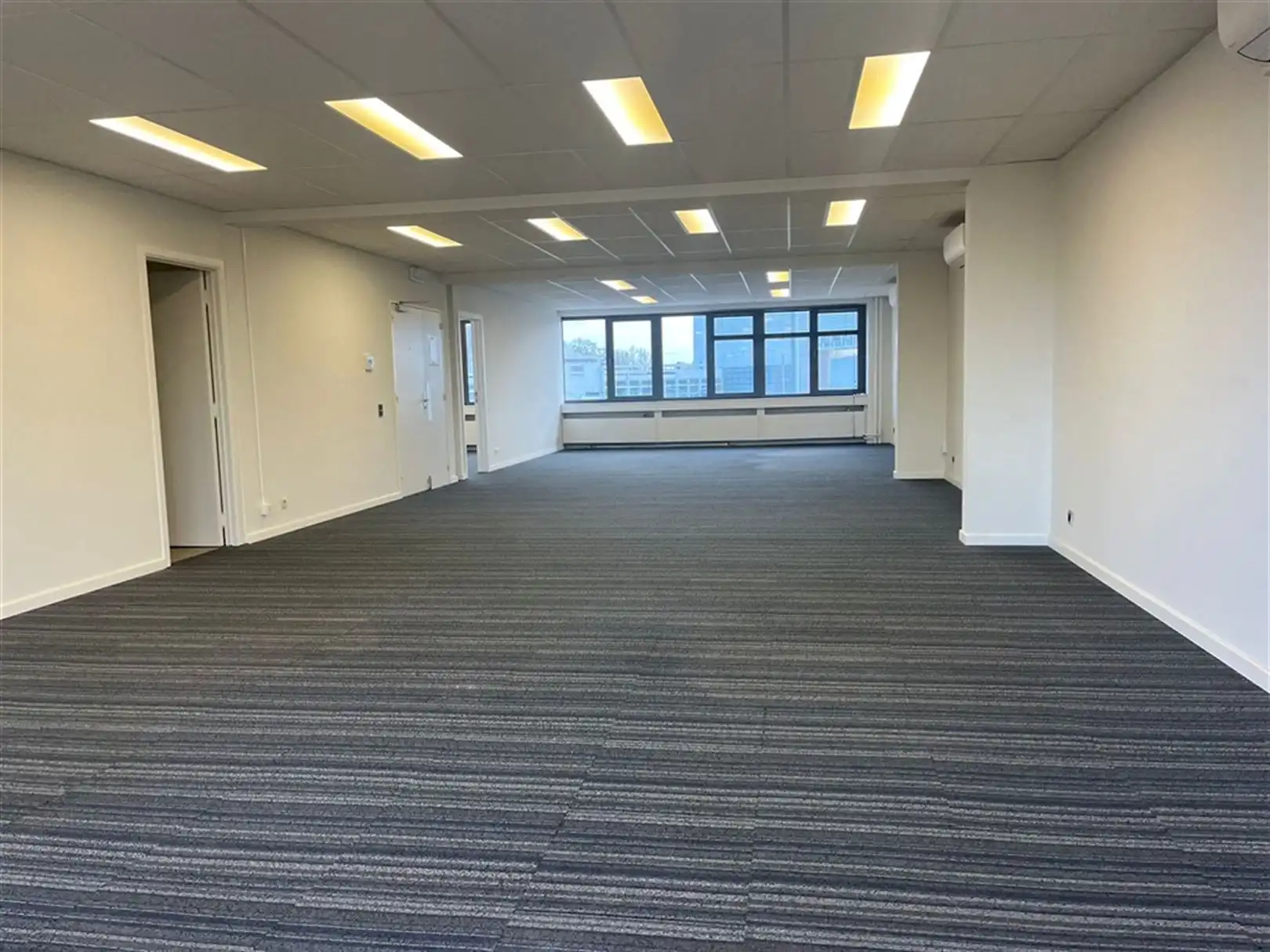 Instapklare kantoorruimtes te huur op uitstekende locatie aan de Singel foto 2