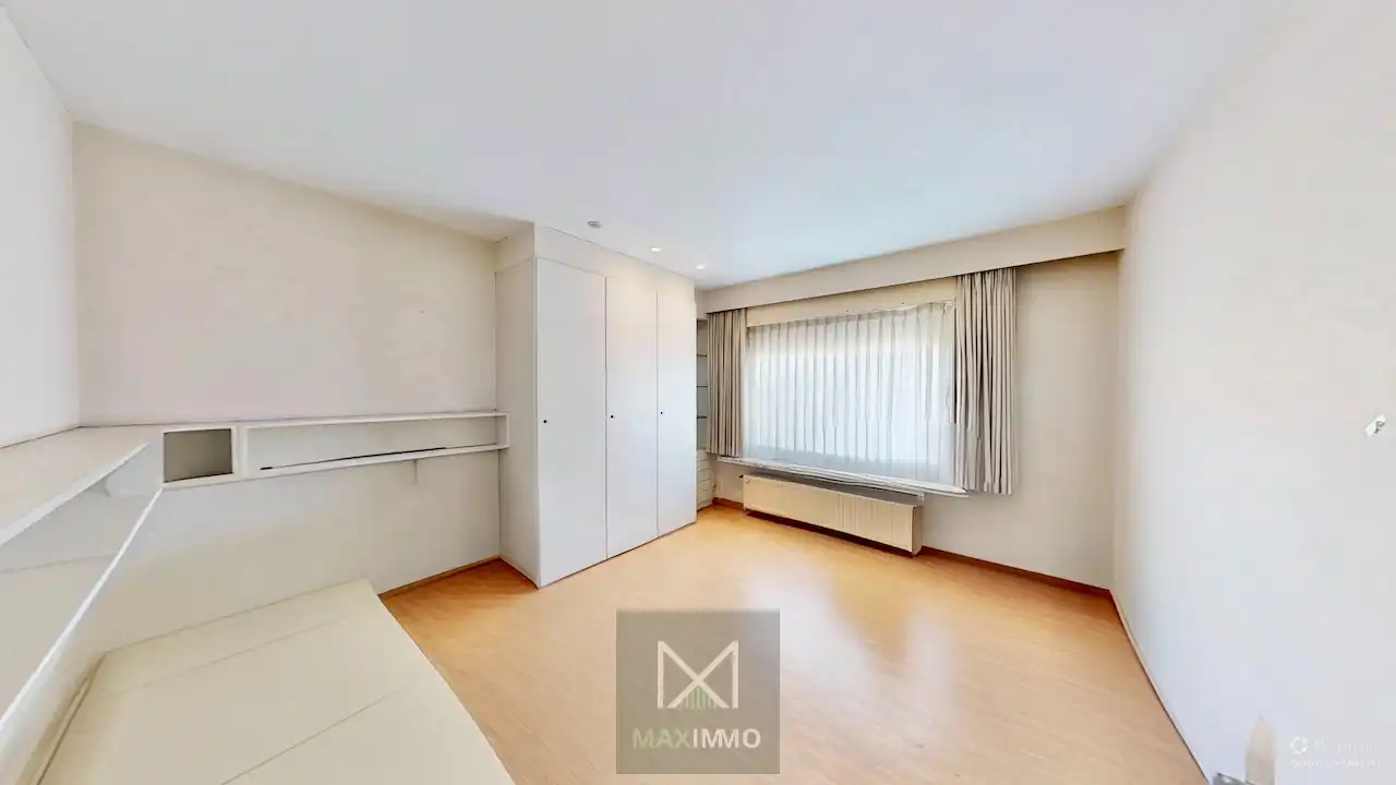 Instapklare halfopen woning met dubbele garage, atelier en ZW-tuin te Rekkem foto 9