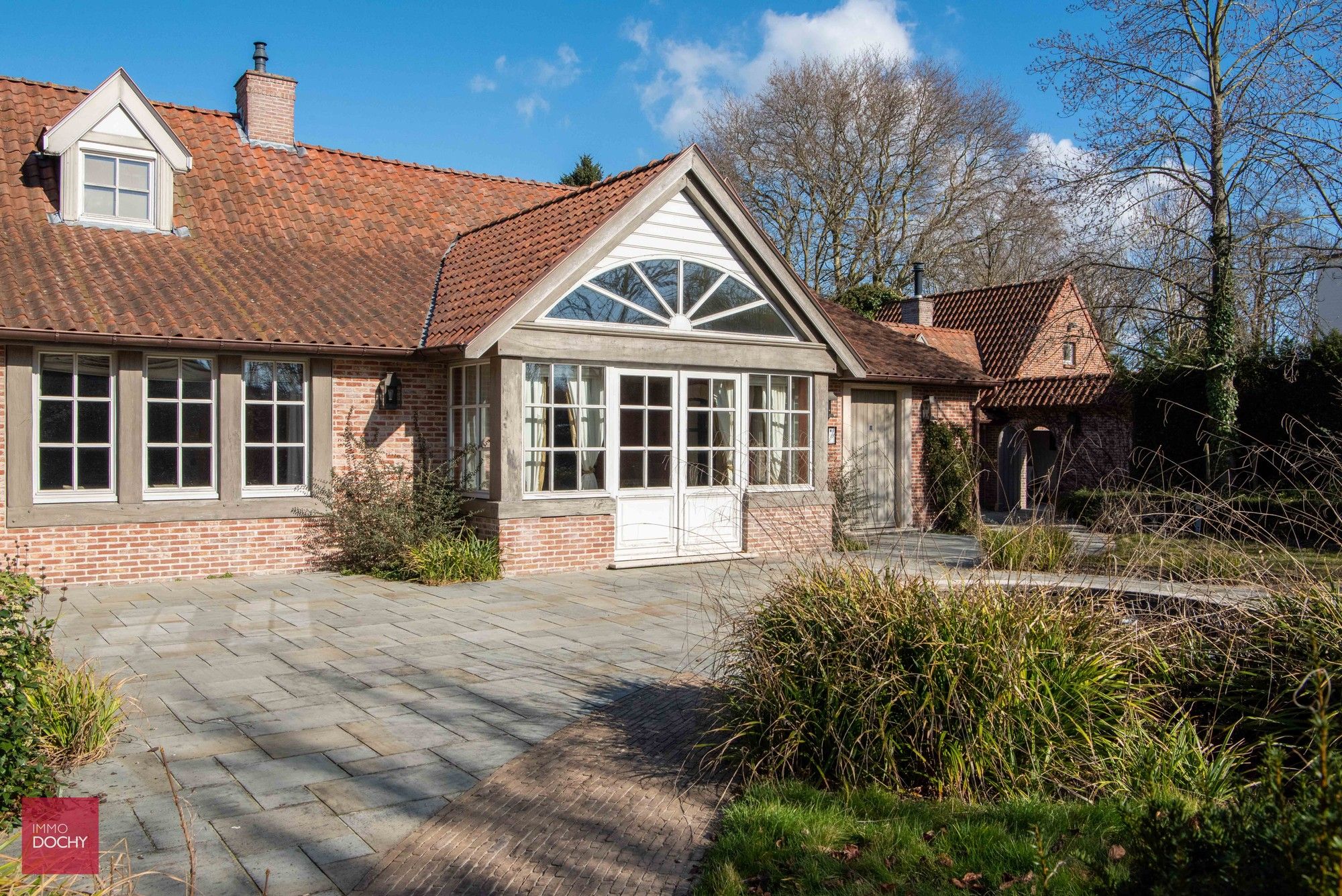 Centraal en rustig gelegen villa met praktijkmogelijkheden foto 2