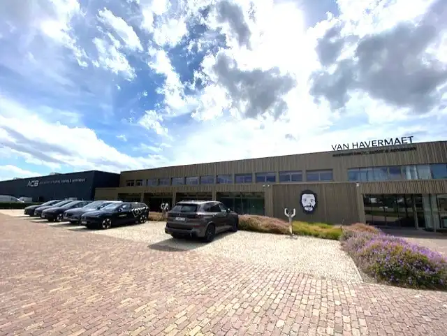 Stijlvolle kantoorruimte 300+m² met 16 autostaanplaatsen ideale ligging langs E313. foto 23