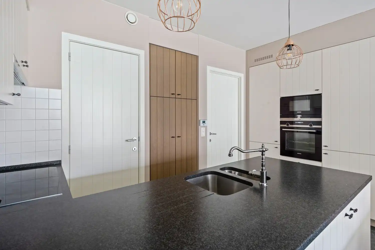 Instapklaar, recent gelijkvloers appartement met 2 slpks en tuin in Borsbeek! foto 4