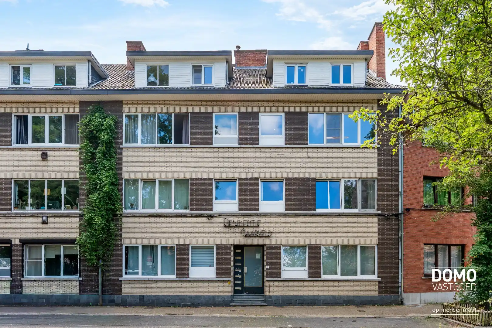 RUIM APPARTEMENT MET 4 SLAAPKAMERS EN 2 GARAGES TE RUNKST foto 17