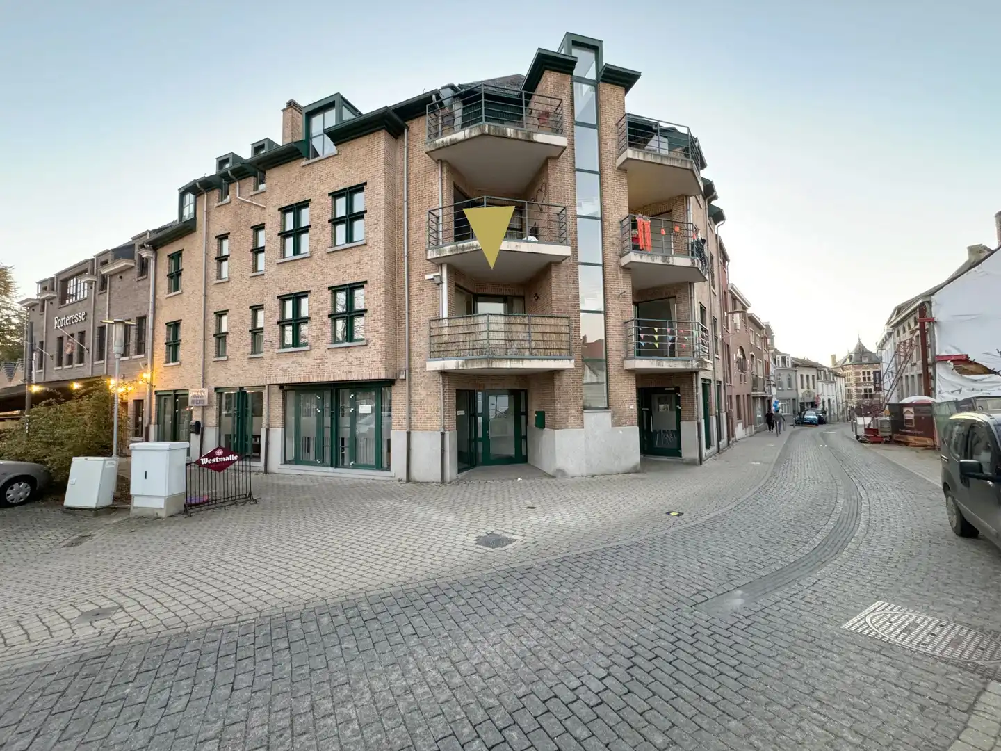 Appartement met 2 slaapkamers en groot terras in centrum Borgloon foto {{pictureIndex}}