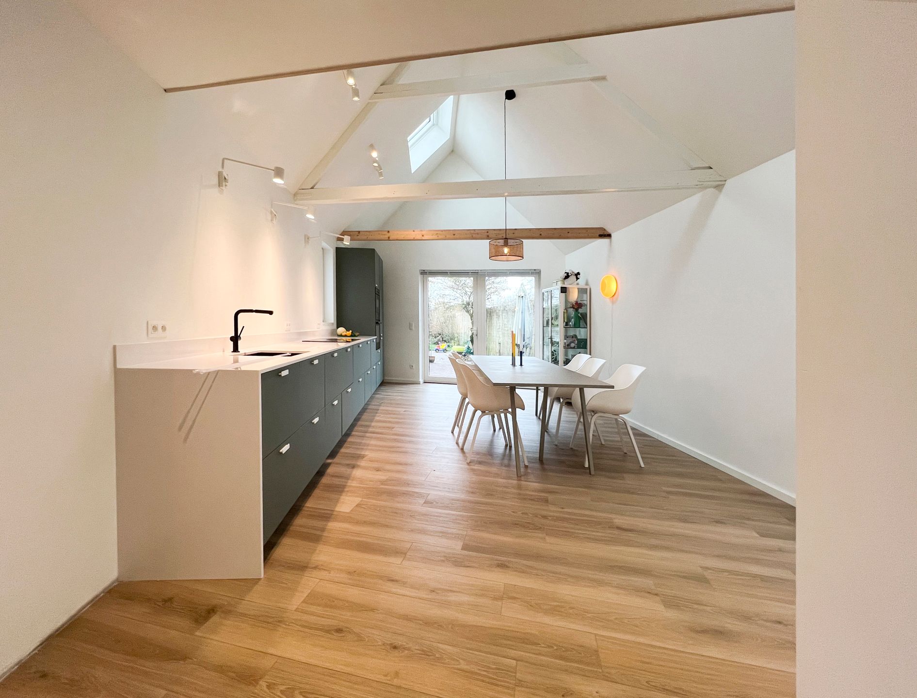 Charmante, gerenoveerde woning met 3 slpk. gelegen in de dorpskern van Meersel-Dreef! foto 8