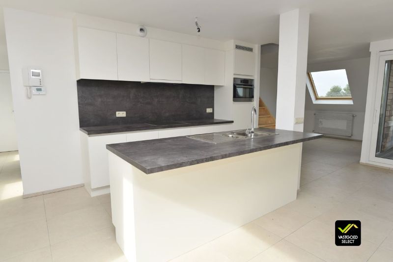 Te huur: ruime duplex in Maldegem met lift naar beide verdiepingen foto 4