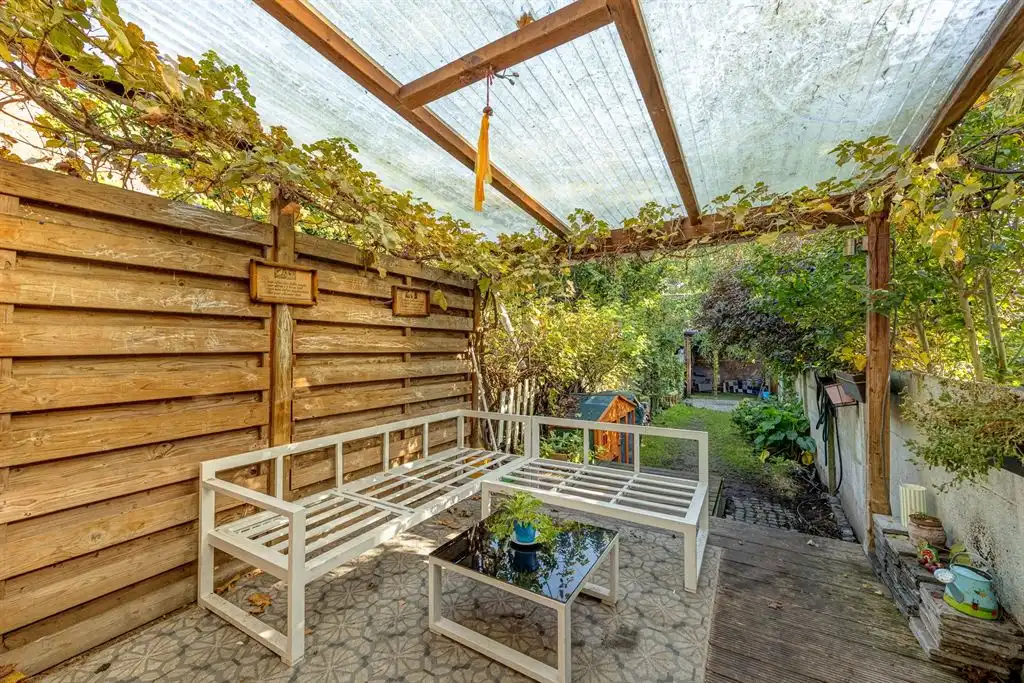 Instapklare woning met groene tuin foto 5